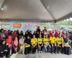 PROGRAM BANTUAN PERSEKOLAHAN DAN FREE MARKET I-CARE BACK 2 SCHOOL MERIAH